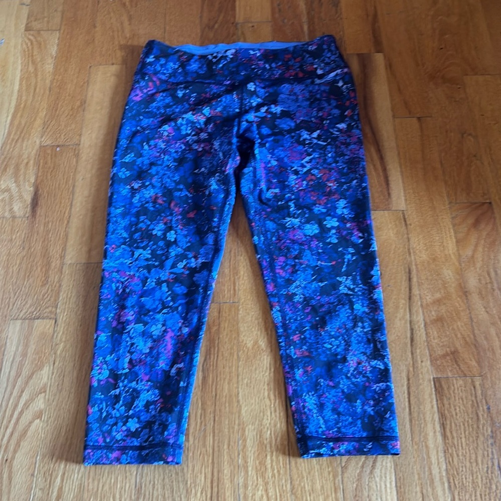 Super cute girls size 12 Ivivva capris leggings with fun purple and blue pattern